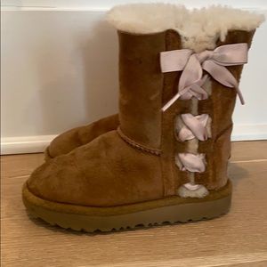 Girls Ugg boots with Pink ribbon